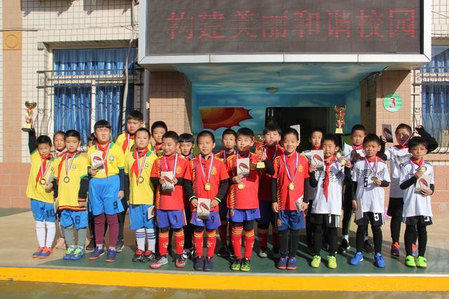费内巴切宣布与32岁巴西中场塔利斯卡解除合同